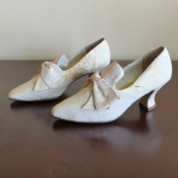 NEW Studio Roma Beige Heels- Size 6M - Picture 1 of 13